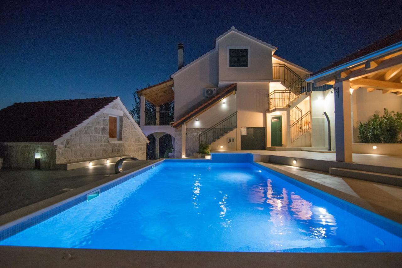 Villa Milena With Heated Pool And Jacuzzi Kostanje Buitenkant foto