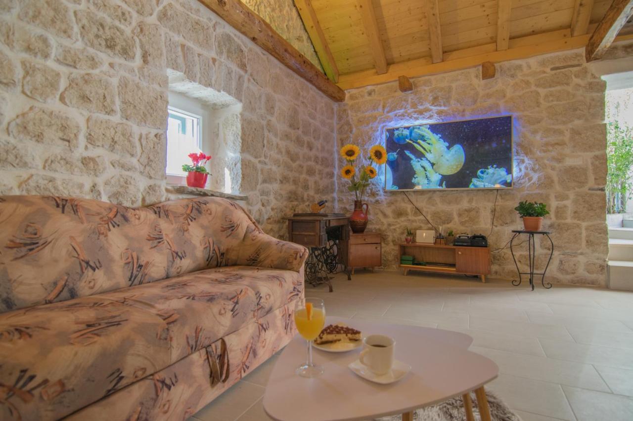 Villa Milena With Heated Pool And Jacuzzi Kostanje Buitenkant foto