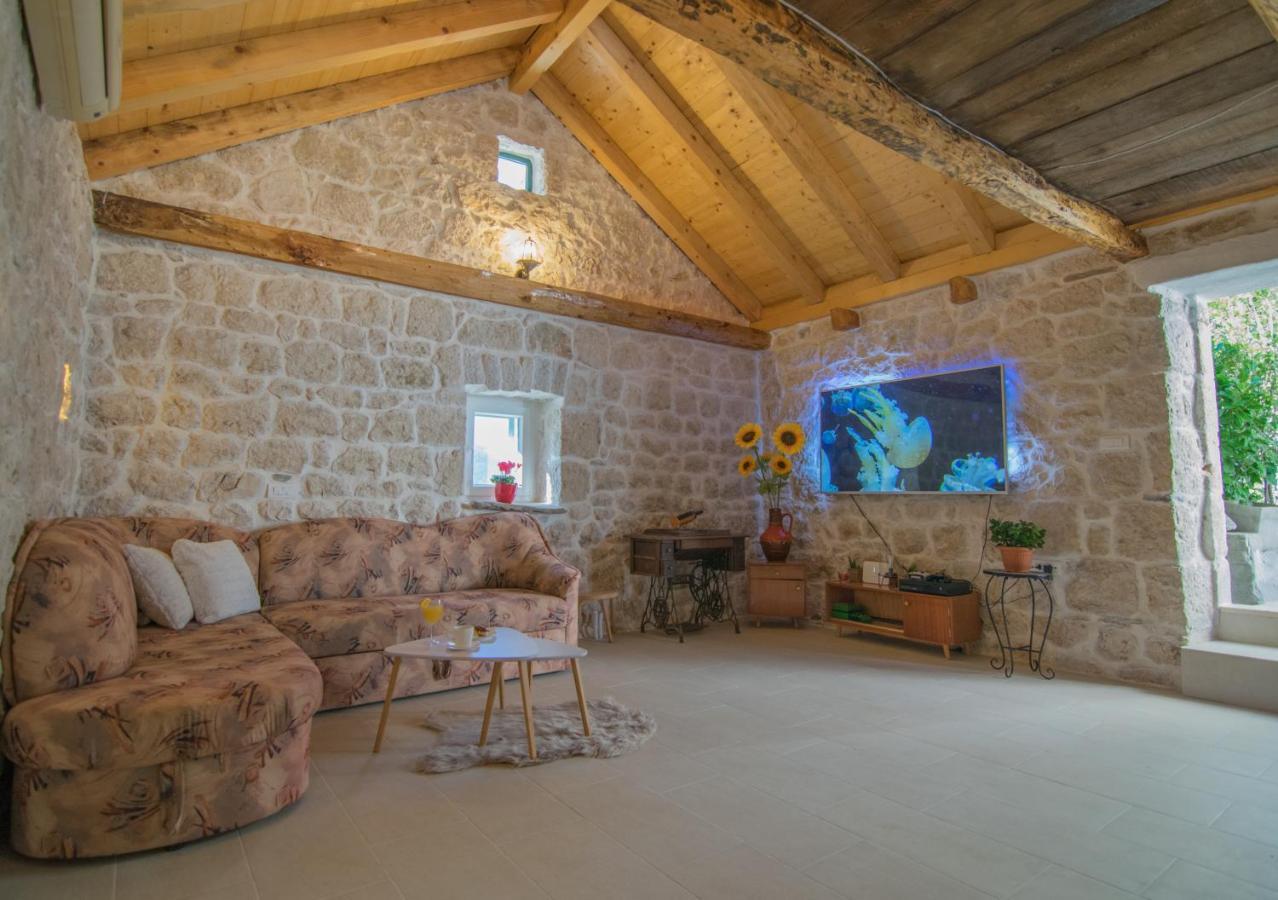 Villa Milena With Heated Pool And Jacuzzi Kostanje Buitenkant foto
