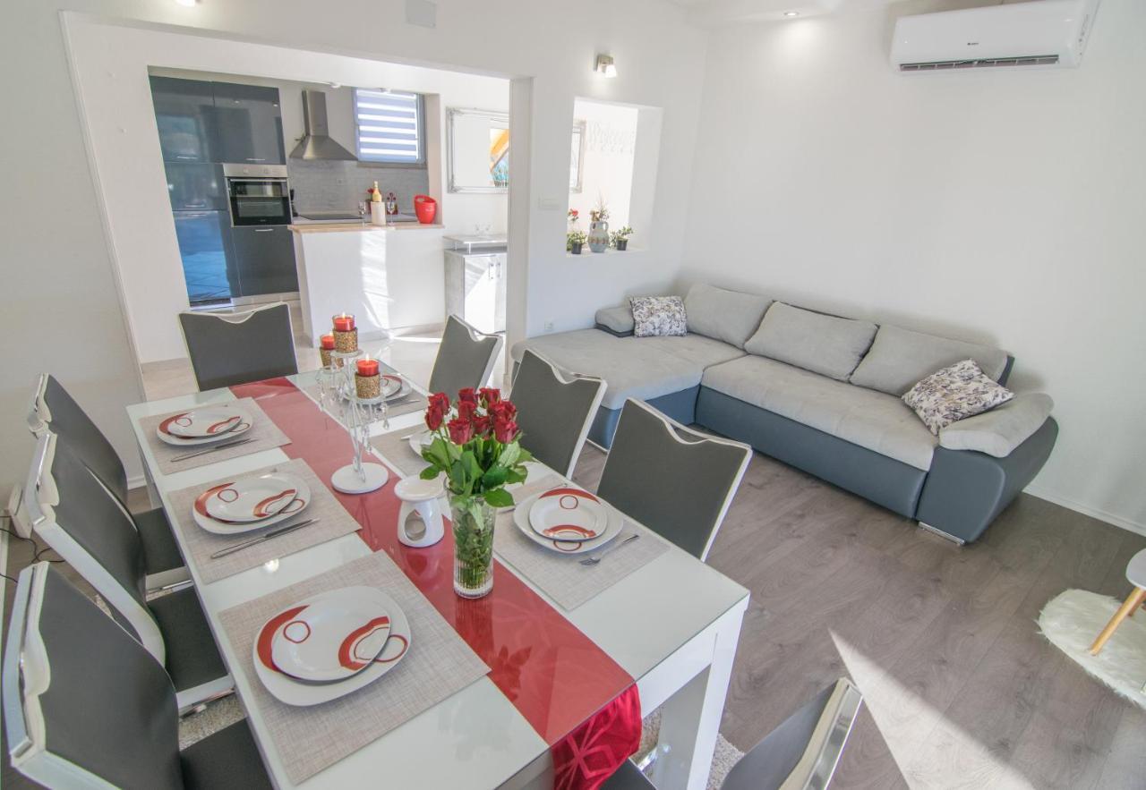Villa Milena With Heated Pool And Jacuzzi Kostanje Buitenkant foto