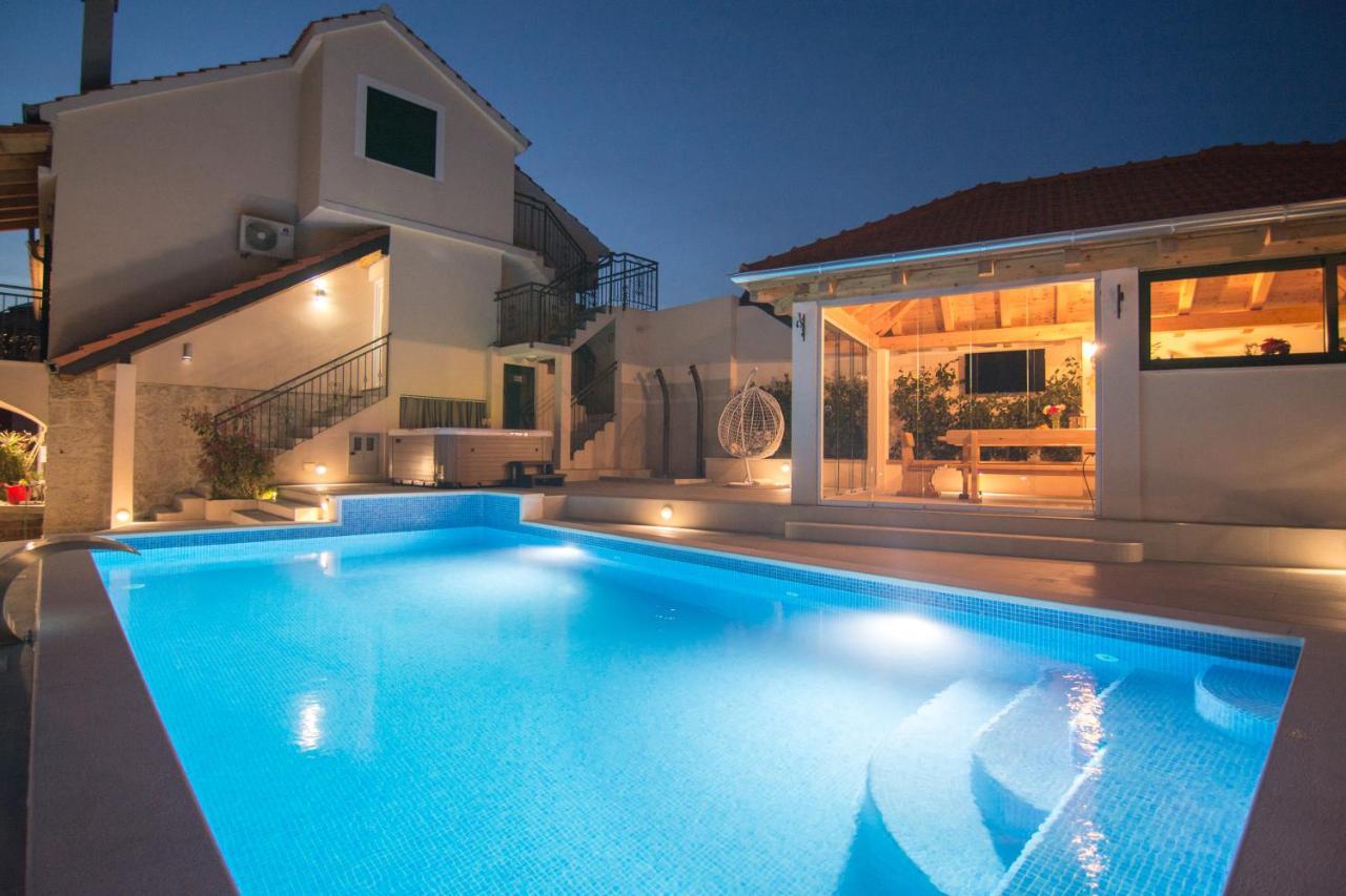 Villa Milena With Heated Pool And Jacuzzi Kostanje Buitenkant foto